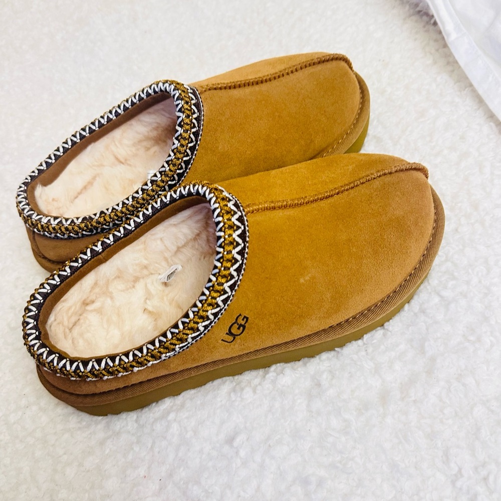 UGG✨✨ - Picture 2 of 2